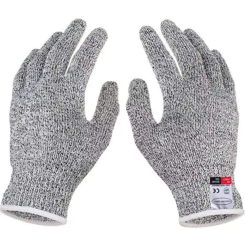 Hands with Kitchen Cut Resistant Gloves - Level 5 Protection - Image 3